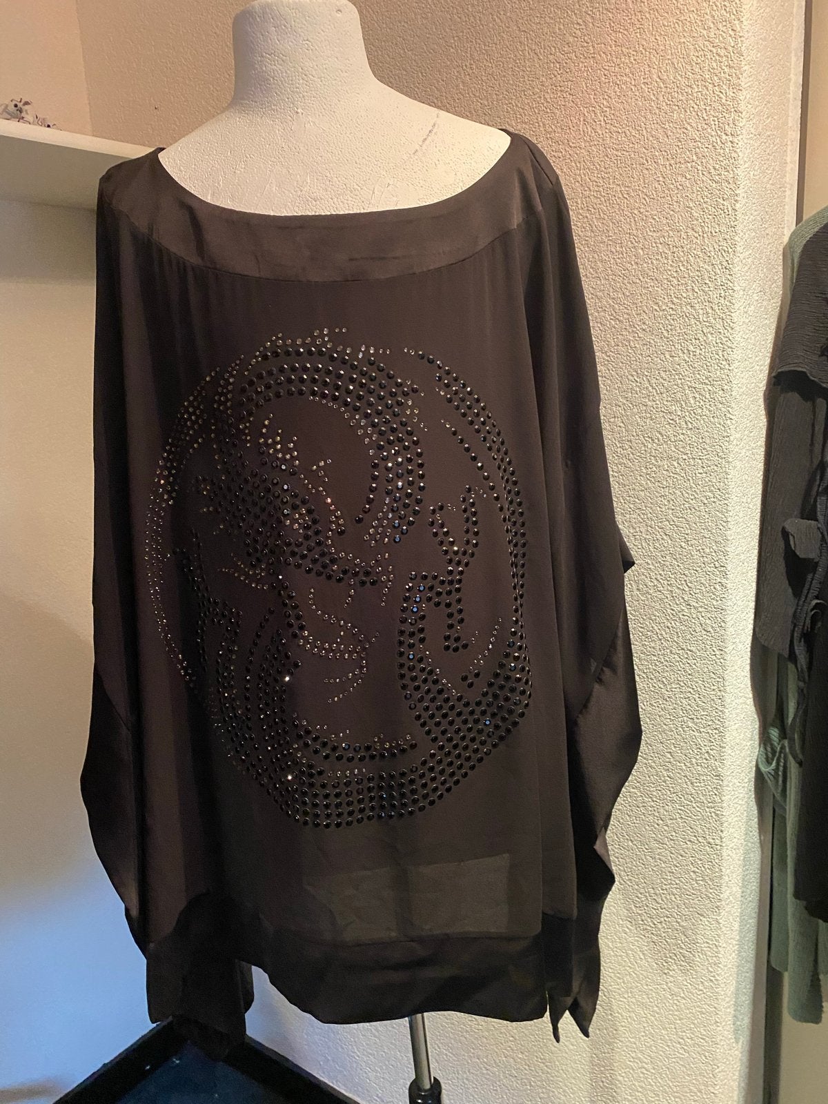 Mat. Zwart shirt met pailletten en vleermuismouwen, Zwart, Maat 46/48 (XL) of groter, Ophalen of Verzenden, Zo goed als nieuw