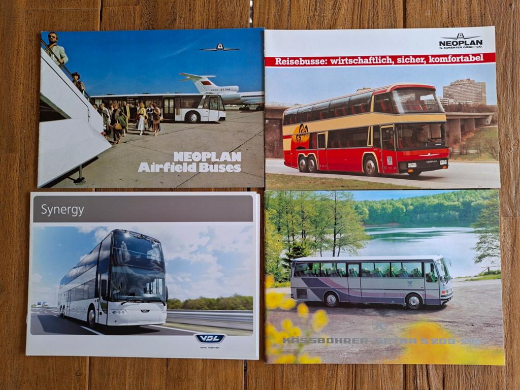 Set bus / touringcar brochures, Ophalen of Verzenden, Gelezen