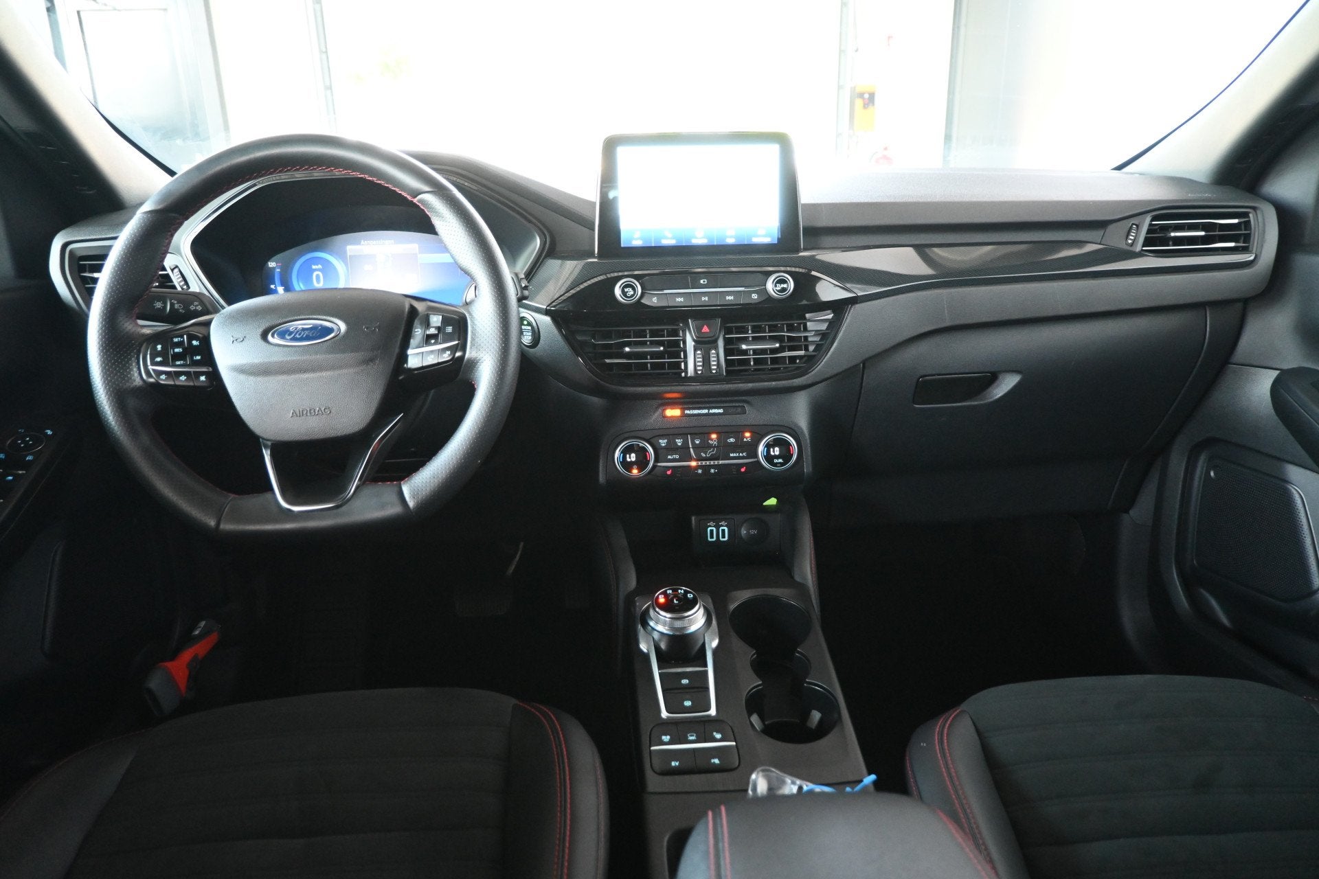 Ford Kuga 2.5 PHEV Vignale Automaat Navigatie Stoelverwarmin, Gebruikt, 4 cilinders, Met garantie (alle), Leder en Stof