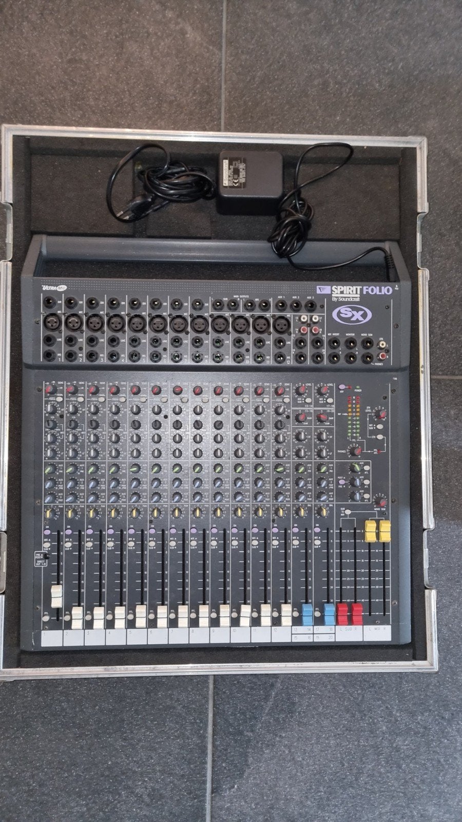 Soundcraft Spirit Folio SX Mengpaneel met Flightcase, Ophalen, Gebruikt, 10 tot 20 kanalen, Microfooningang