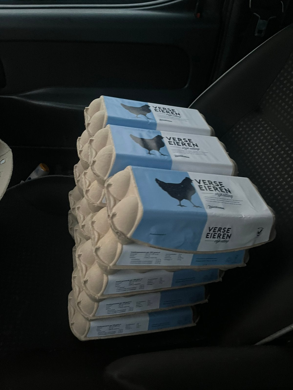 Eierdozen gevraagd, Meerdere dieren, Kip
