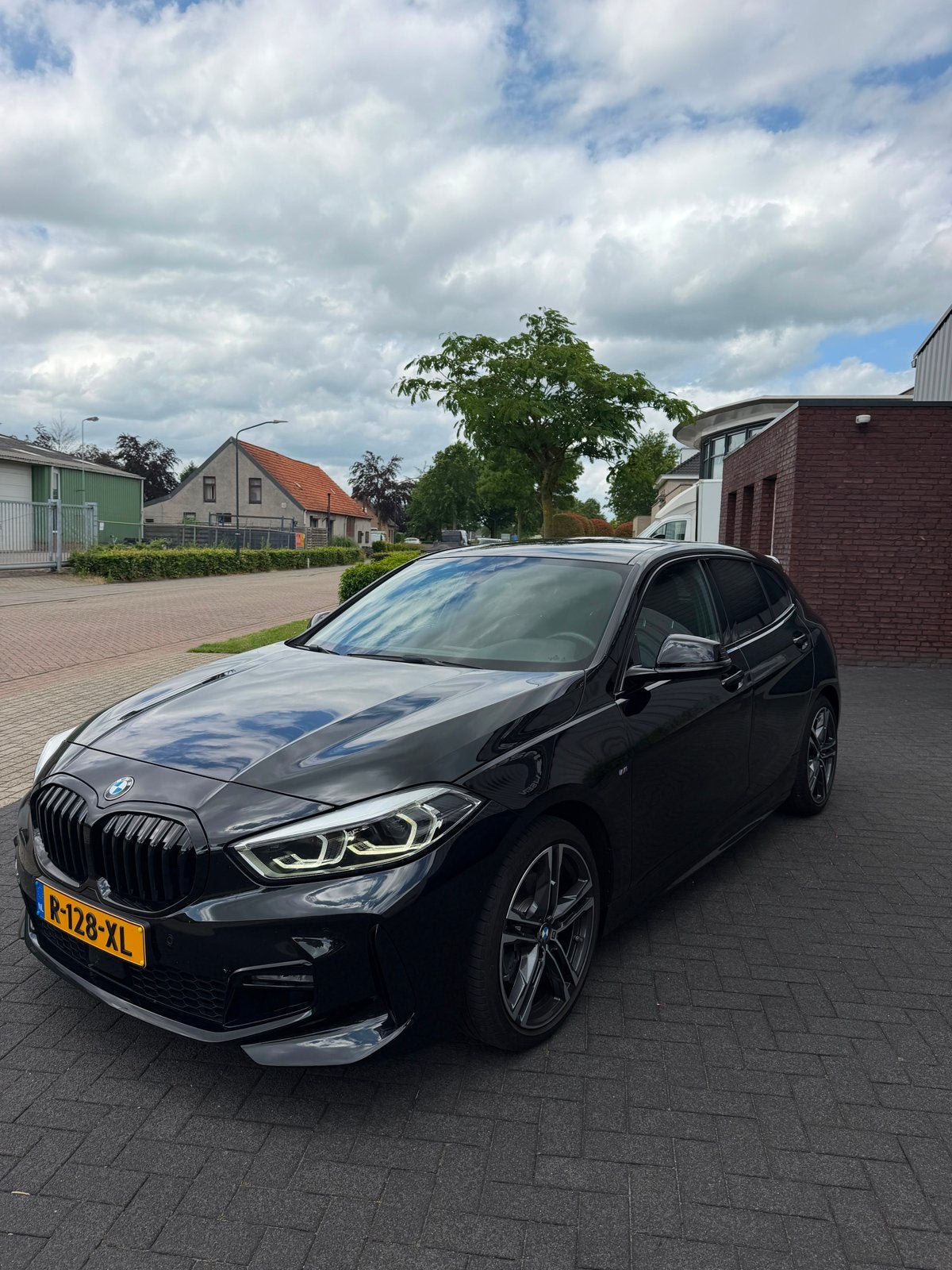 BMW 1-Serie 116i 109pk 2021 Zwart, 1295 kg, Zwart, Handgeschakeld, 3 cilinders