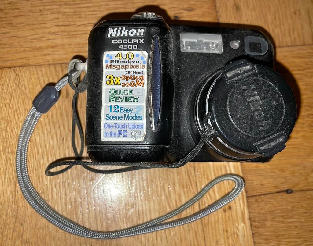 Nikon Coolpix 4300 digitale camera 50 fotocamera met oplader, Ophalen of Verzenden, Zo goed als nieuw, Nikon, 8 keer of meer
