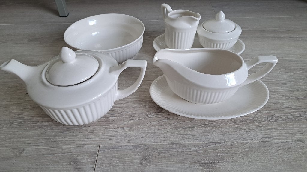 SPLINTERNIEUWE servies set: juskom, theepot, melk/suiker kan, Ophalen, Overige typen, Nieuw, Modern