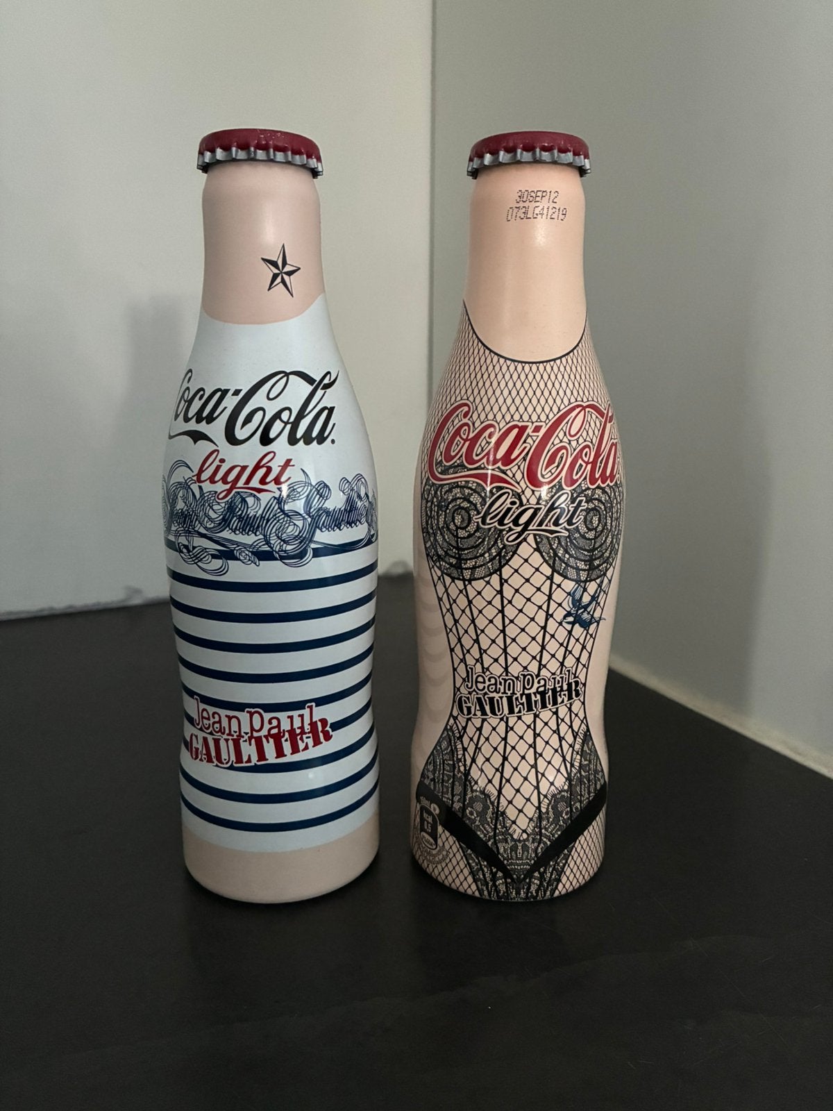 Coca-Cola Light Jean Paul Gaultier Design Flessen (2 stuks), Verzamelen, Ophalen of Verzenden, Zo goed als nieuw, Gebruiksvoorwerp