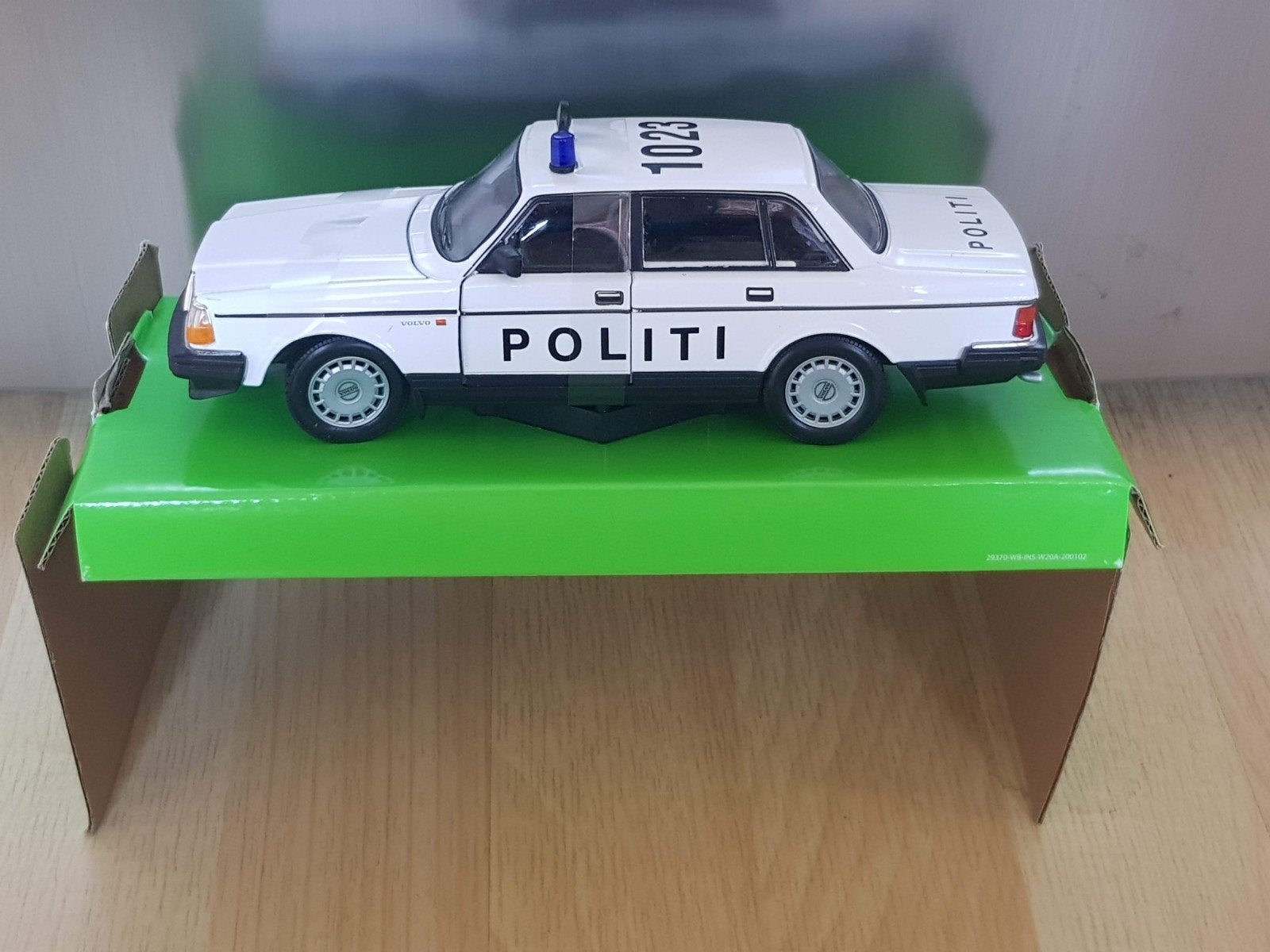 NEX Volvo Politie Auto Model - Zo goed als nieuw. 1:24., Hobby en Vrije tijd, Verzenden, Zo goed als nieuw, Overige merken