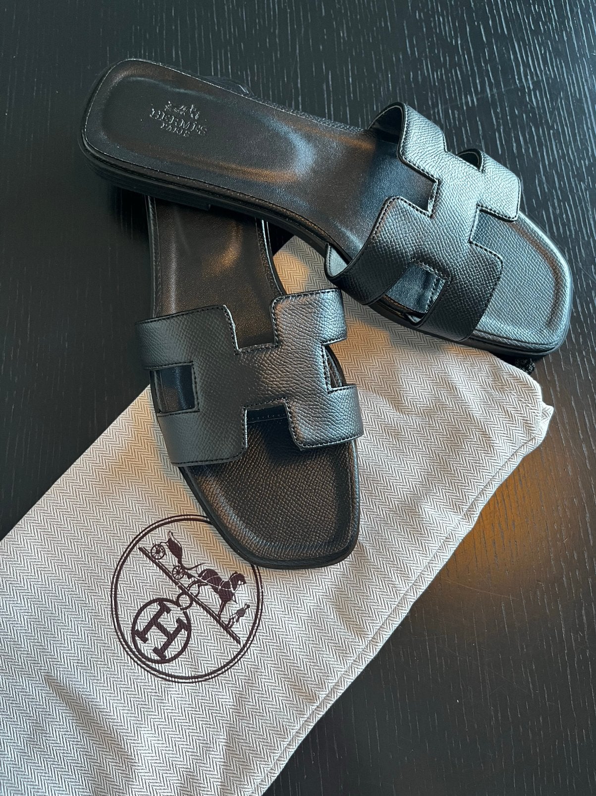❗️€85,-❗️Hermes Oran slippers zwart leer 39, 40, 41 en 42, Ophalen of Verzenden, Nieuw, Zwart