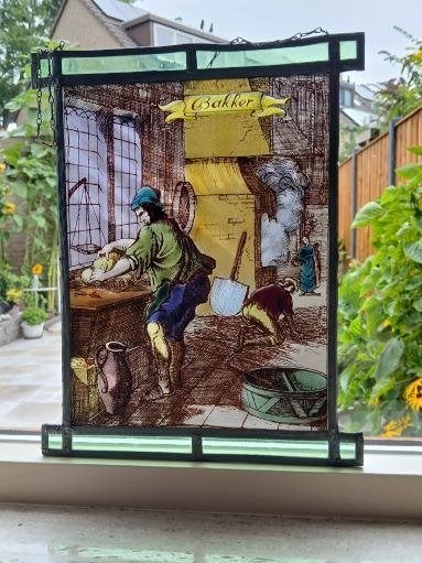 Fraaie Glas-in-Lood Raamhanger: Beroep:Bakker,(adv.nr.379), Gevelraam of Ruit, Minder dan 80 cm, Ophalen of Verzenden, Zo goed als nieuw