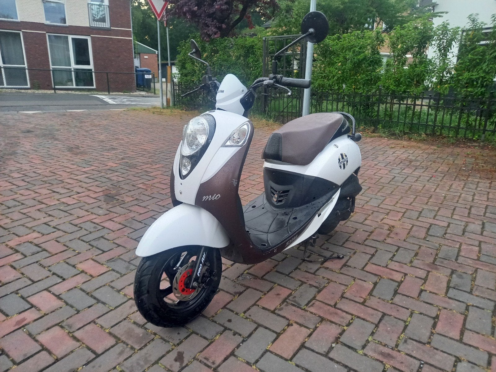 Sym Mio snorscooter, Ophalen, Vlijtseweg 17-2, 7317 AC  APELDOORN, 49 cc, Zo goed als nieuw