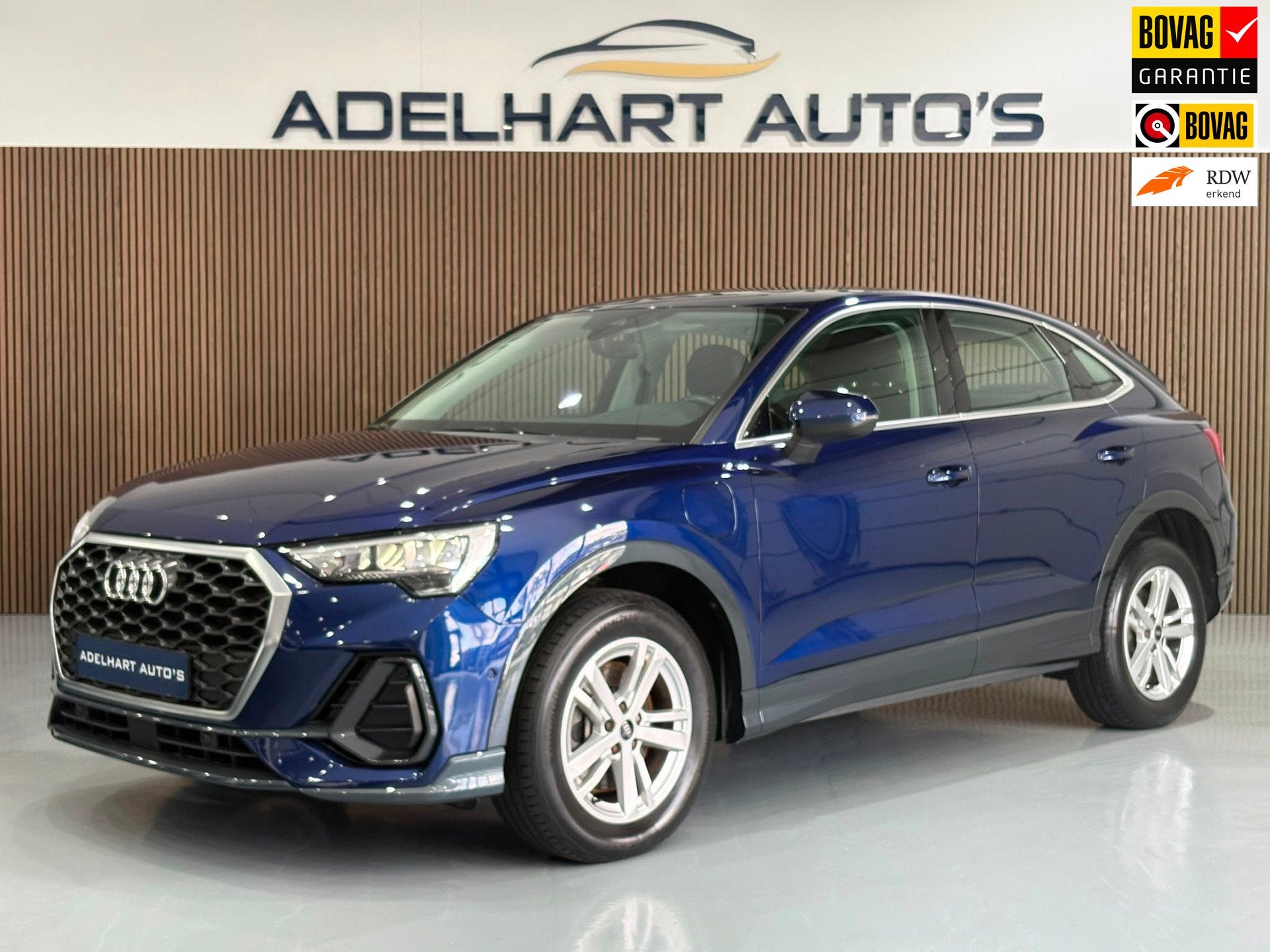Audi Q3 Sportback 45 TFSI e Edition 245 PK Automaat / Naviga, Auto's, Zwart, Blauw, Hybride Elektrisch/Benzine, SUV of Terreinwagen