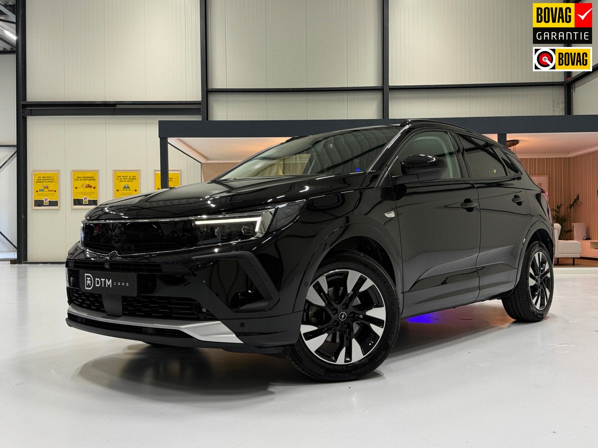 Opel GRANDLAND Ultimate 1.2 Turbo AUT 130pk | Perla Nera Zwa, Auto's, Opel, Dealer onderhouden, 136 pk, 4 cilinders, Zwart