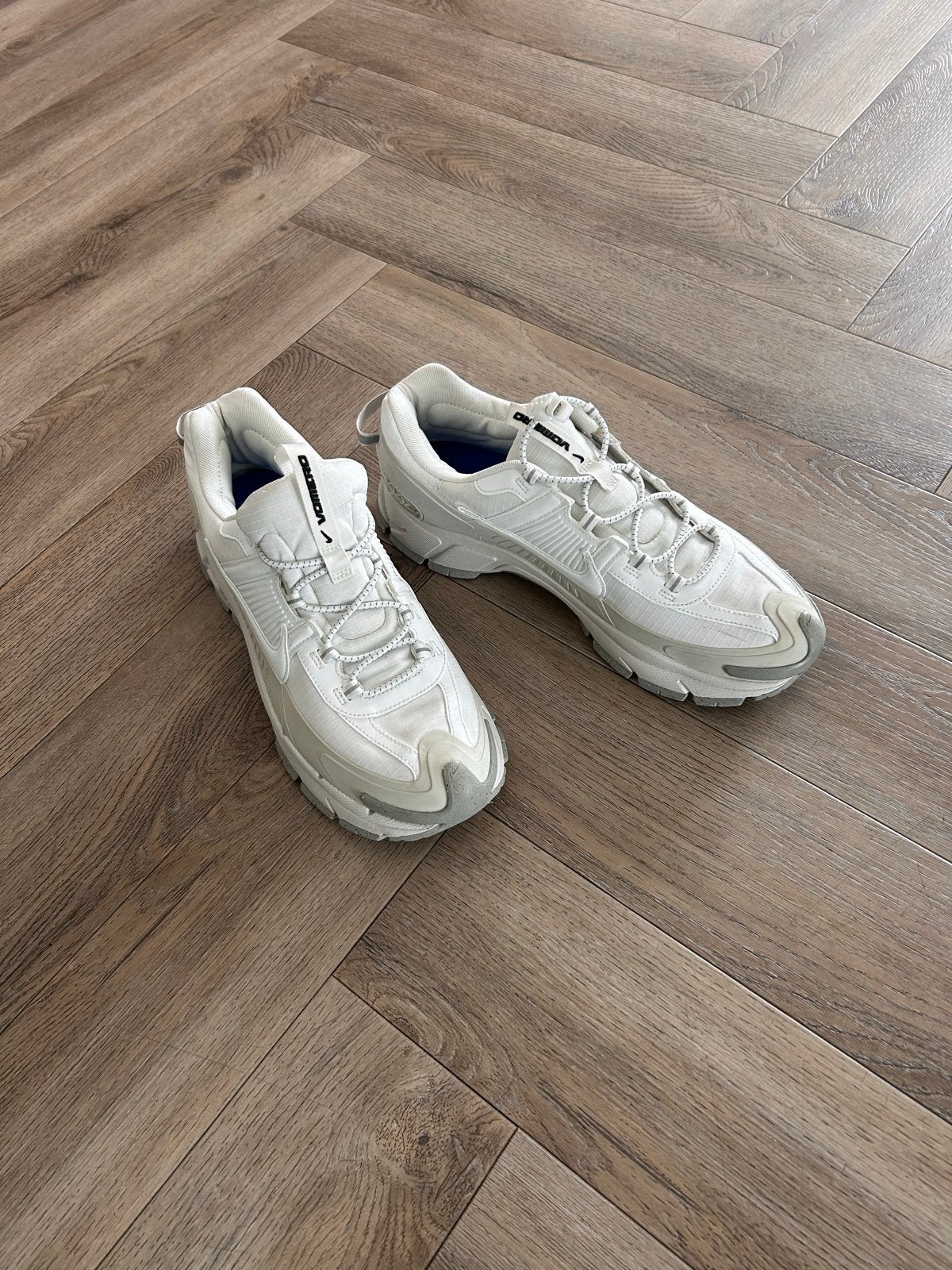 Nike Zoom Vomero 5 - Wit/Grijs, Ophalen of Verzenden, Zo goed als nieuw, Wit, Sneakers of Gympen