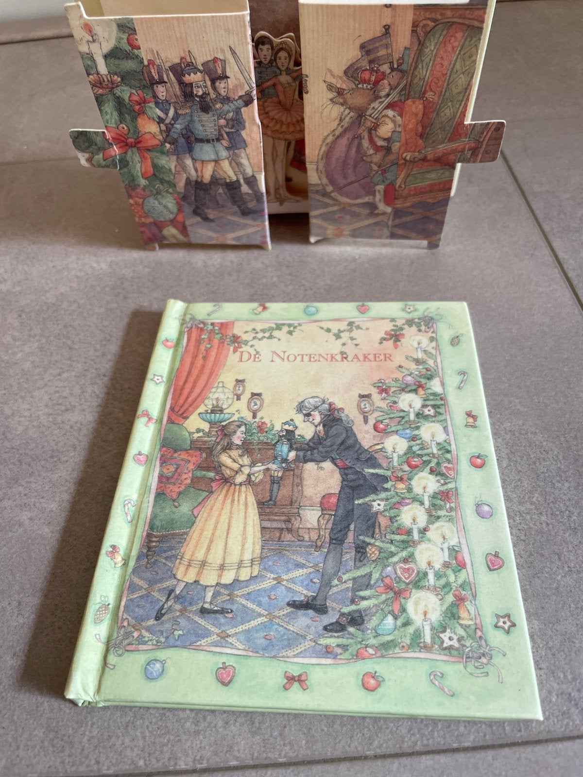 De Notenkraker - Geïllustreerd boek met 3D-balletvoorstellin, Ophalen of Verzenden, Zo goed als nieuw