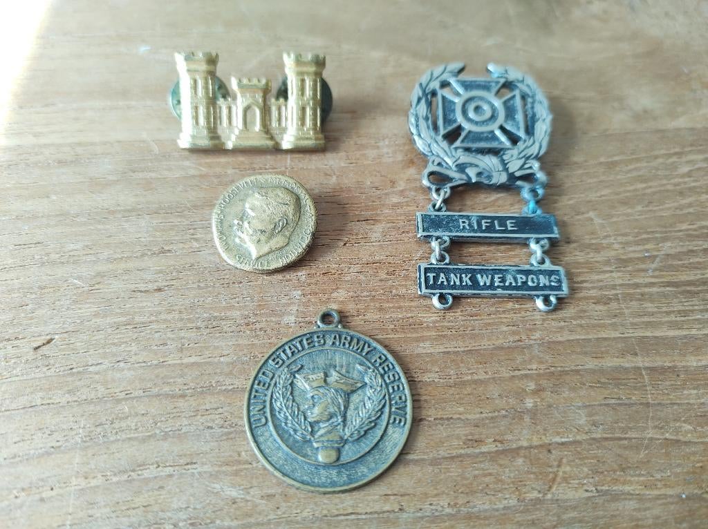 Diverse oude Amerikaanse militaire onderscheidingen, Ophalen of Verzenden, Landmacht, Amerika, Embleem of Badge