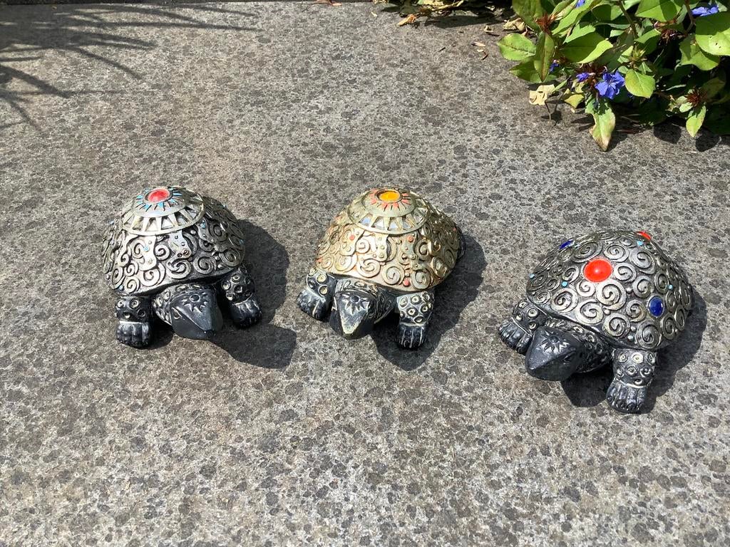 Drie decoratieve schildpadden met versierd schild - geluk, Ophalen of Verzenden, Zo goed als nieuw, Dier