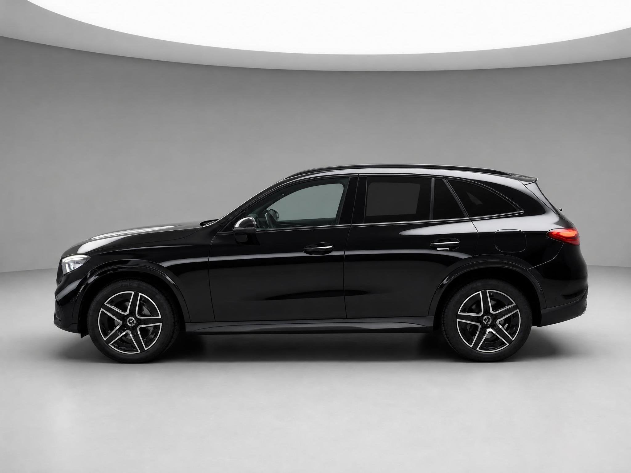 Mercedes-Benz GLC-klasse 300e 4MATIC AMG Line | Panoramadak, Auto's, Mercedes-Benz, Automaat, Gebruikt, 4 cilinders, Zwart