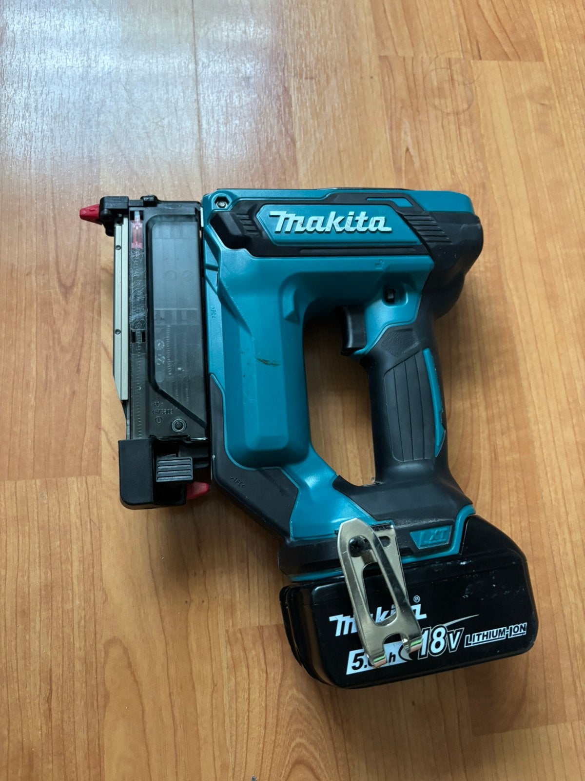 Makita tacker met accu, Ophalen of Verzenden, Zo goed als nieuw