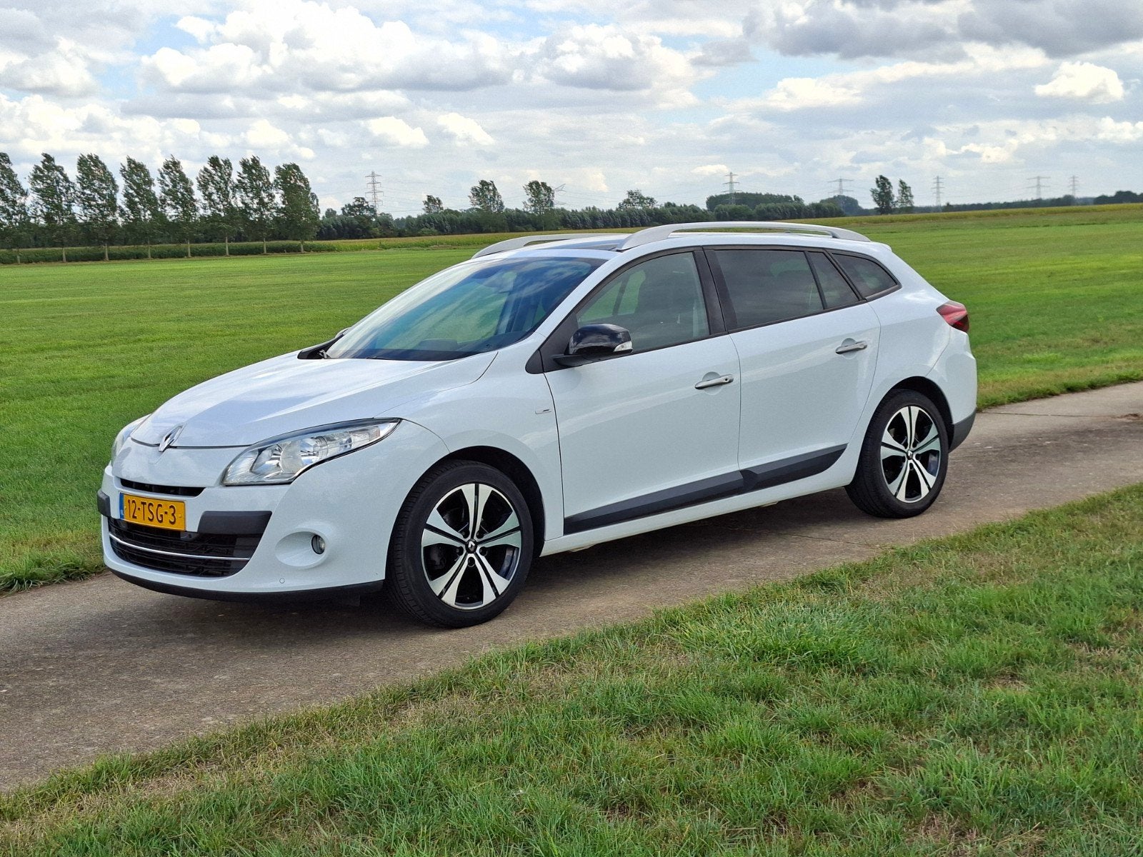 Mooie Renault Mégane, 2012 + 4 winterbanden + org dakdragers, Voorwielaandrijving, Euro 5, Zwart, 4 cilinders
