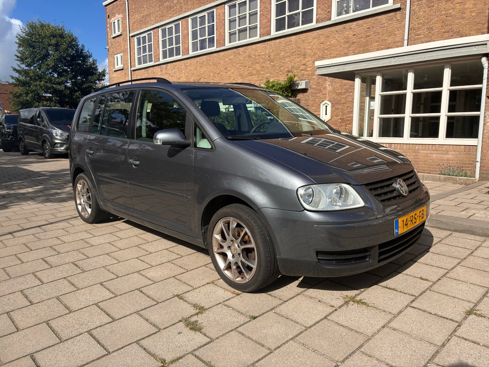 Volkswagen Touran 1.6 75KW 2005 Grijs, Voorwielaandrijving, 1402 kg, 4 cilinders, Handgeschakeld