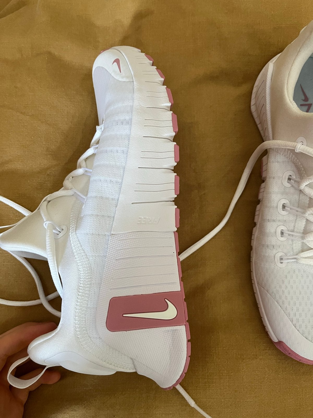 Nieuwe Nike sneakers wit met oud roze accenten, Ophalen of Verzenden, Nieuw, Wit, Sneakers of Gympen