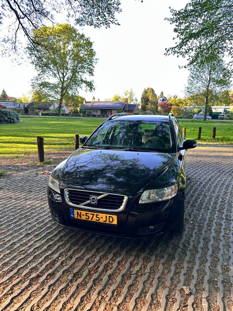 Volvo V50 2.4 170PK  vijf cilinder zwart 2007, Auto's, Voorwielaandrijving, Zwart, 700 kg, Zwart