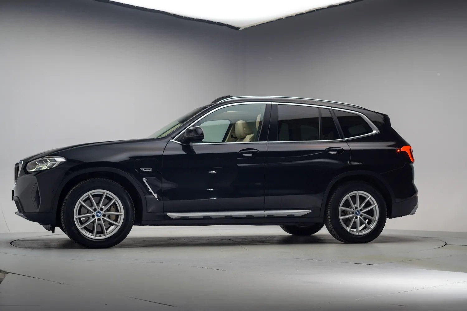 BMW X3 xDrive 30e High Executive Aut. [ Panoramadak Head-up, 1998 cc, 2000 kg, Zwart, Bedrijf