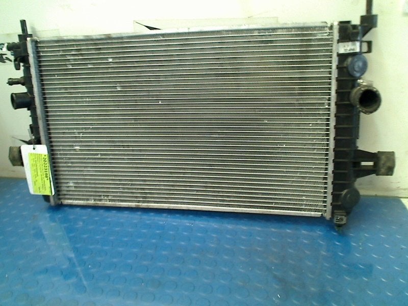 Radiateur Opel Astra H SW (L35) (2004-08/2010-10) B57272001, Gebruikt, Bahnhofsplatz, Rüsselsheim am Main 65423, , Duitsland, Opel