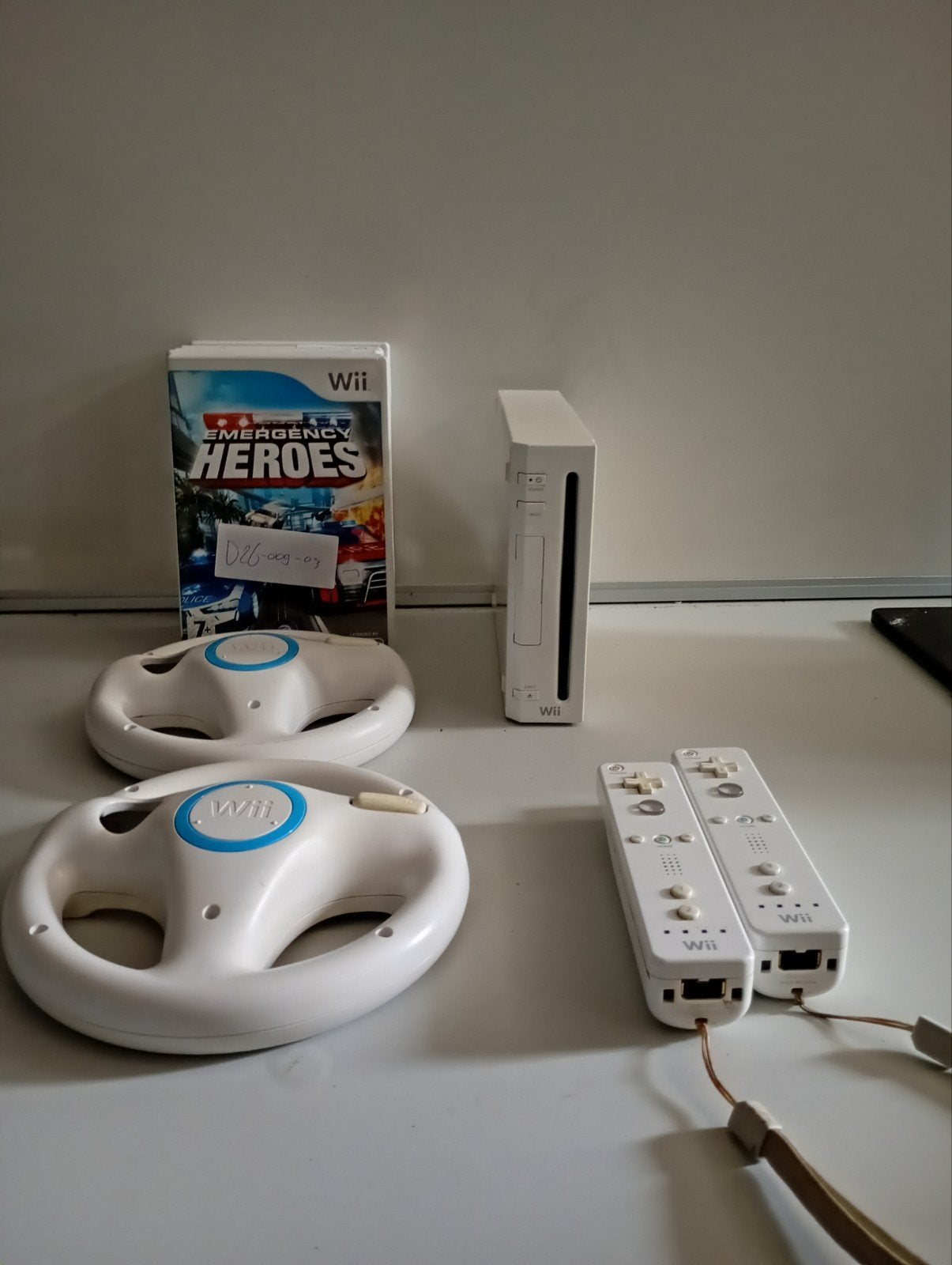 Wii Console Bundel met 2 Controllers, Sturen en 6 Games, Spelcomputers en Games, Nintendo, Gebruikt, Met 2 controllers, Nintendo of Europe GmbH, Herriotstrasse 4, 60528 Frankfurt am Main, Duitsland