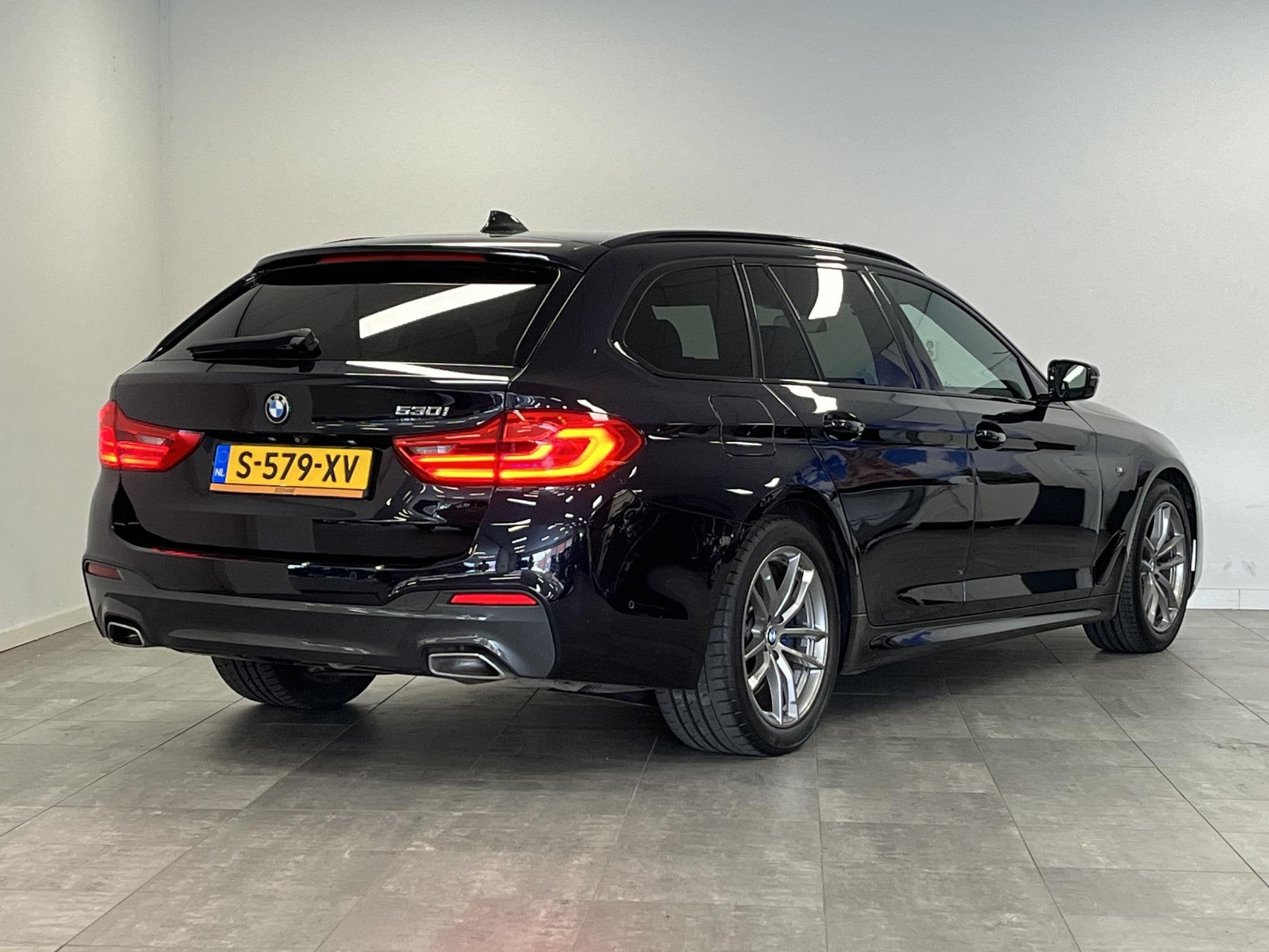 BMW 5-serie Touring 530i Executive Edition | Onderhoudscontr, Auto's, Automaat, 1998 cc, Gebruikt, 4 cilinders