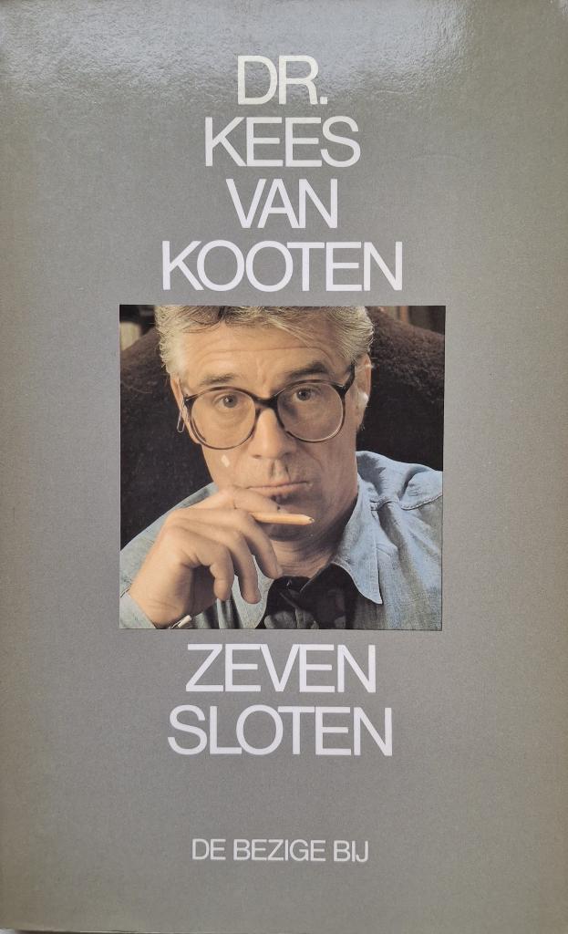 Kees van Kooten - Zeven sloten, Boeken, Literatuur, Zo goed als nieuw, Nederland, Ophalen of Verzenden