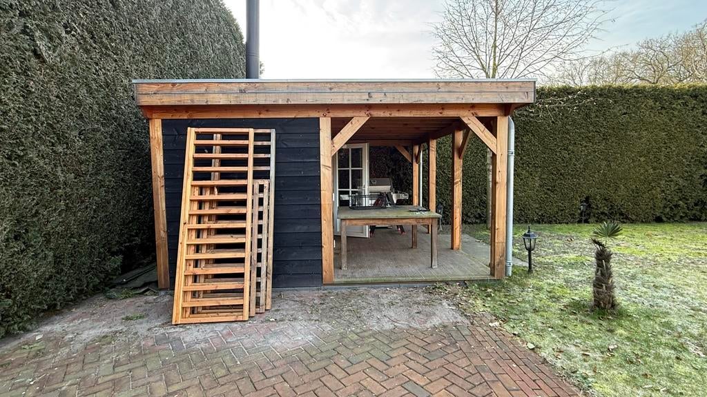 Mooie blokhut met overkapping 4,5x5 meter, Ophalen, Gebruikt, 3 ramen of meer, Blokhut