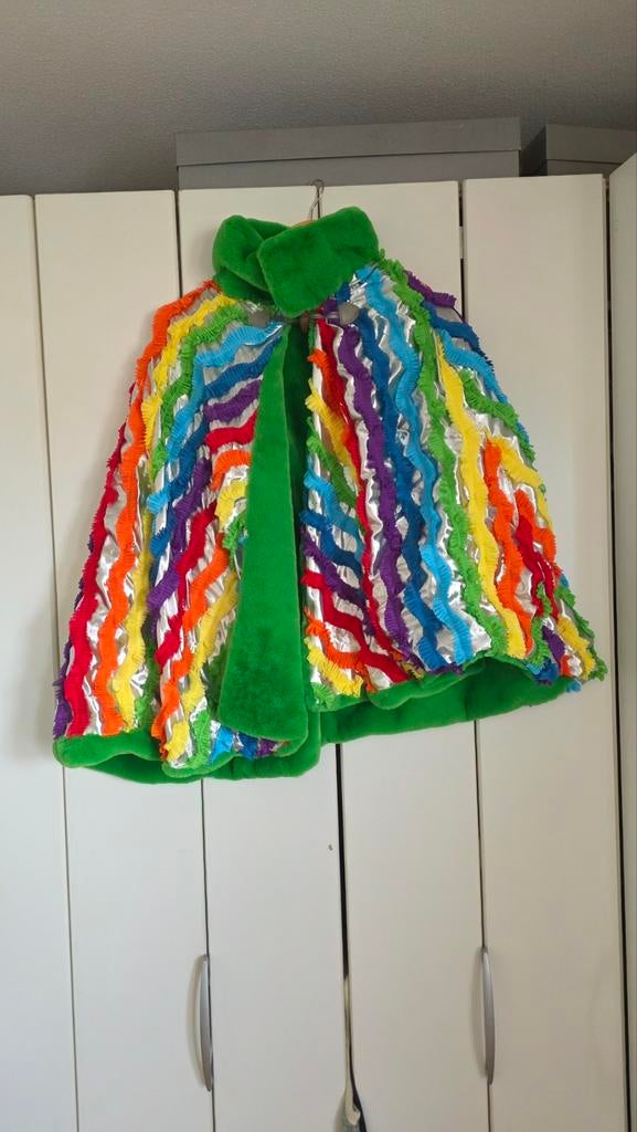 Carnaval Cape Regenboog Bont - Zelfgemaakt & Draagbaar, Carnaval, Zelfgemaakt, Maat 42/44 (L), Ophalen of Verzenden