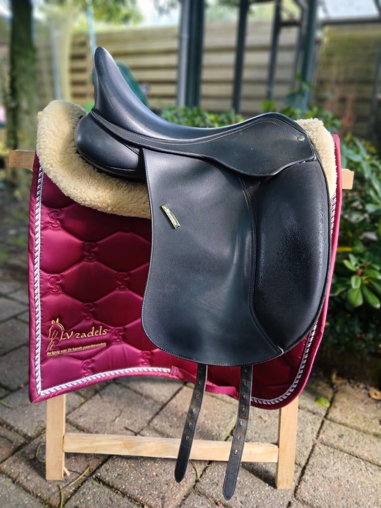 Wintec 500 dressuurzadel 17.5inch zwart, Dieren en Toebehoren, Paarden en Pony's | Zadels, Ophalen of Verzenden, Zo goed als nieuw