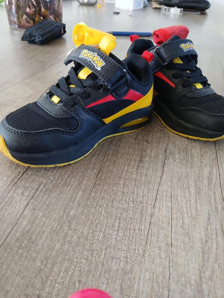 Pokemon schoenen maat 25, Ophalen, Zo goed als nieuw, Jongen, Schoenen
