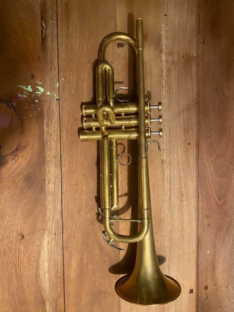 Trompet yamaha ytr6345, Muziek en Instrumenten, Blaasinstrumenten | Trompetten, Zo goed als nieuw, Bes-trompet, Ophalen of Verzenden