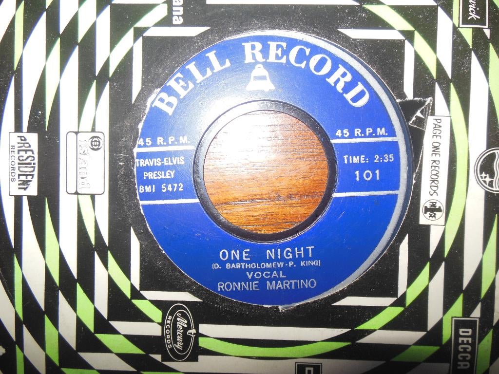 single bell records ronnie martino- ricky corio judy peters, Gebruikt, 7 inch, Single, Ophalen of Verzenden