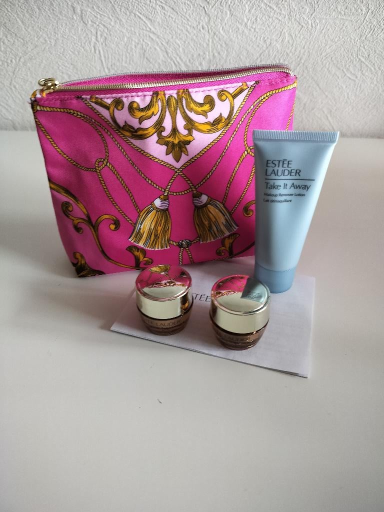 ESTEE LAUDER toilettasje roze met 3 producten **NIEUW**, Ophalen, Nieuw, Roze, Dame