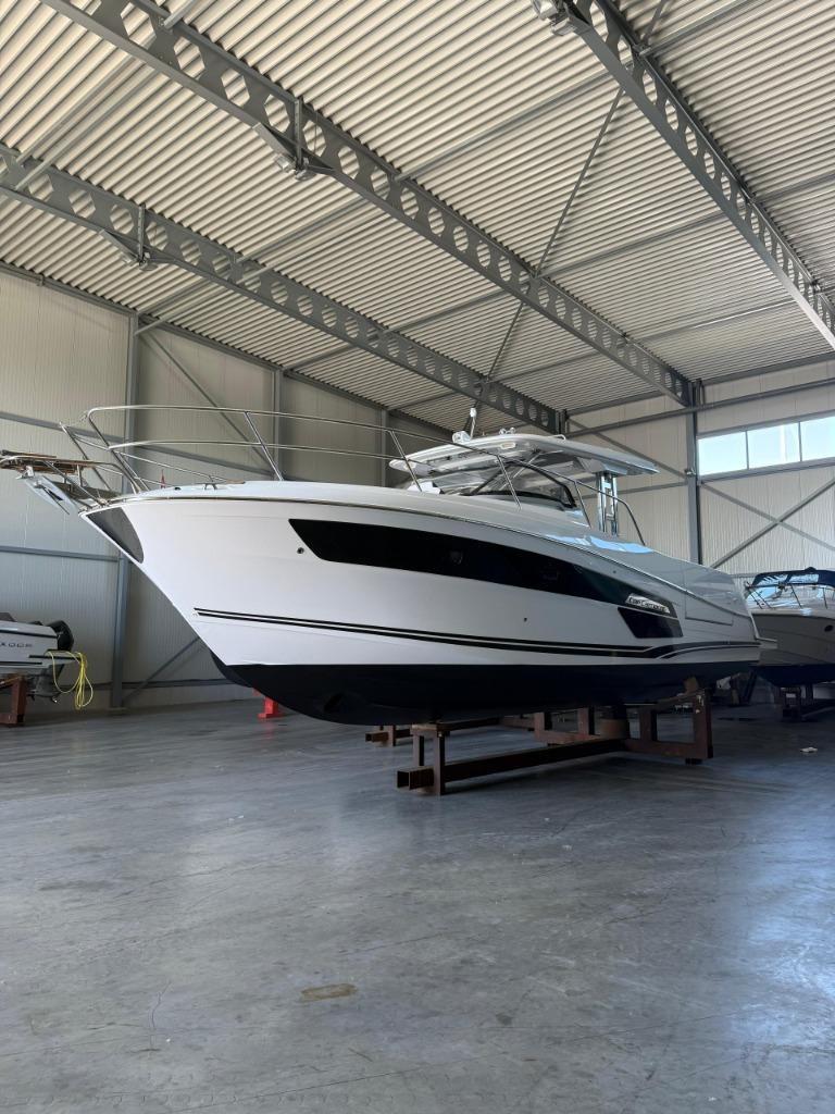 Jeanneau Cap Camarat 12.5 WA - *<10 uur gevaren*, Watersport en Boten, Ophalen, Zo goed als nieuw, 200 pk of meer, Buitenboordmotor