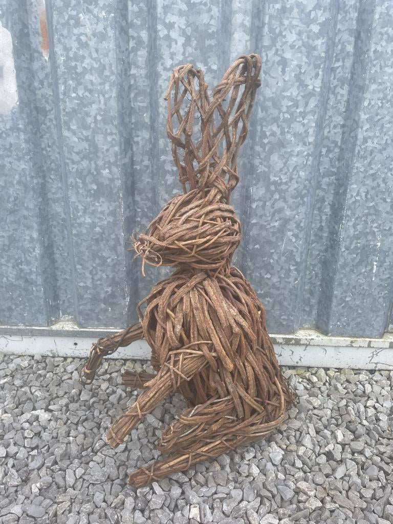 Haas van gevlochten takken 75 cm - decoratie konijn Pasen, Diversen, Pasen, Ophalen of Verzenden