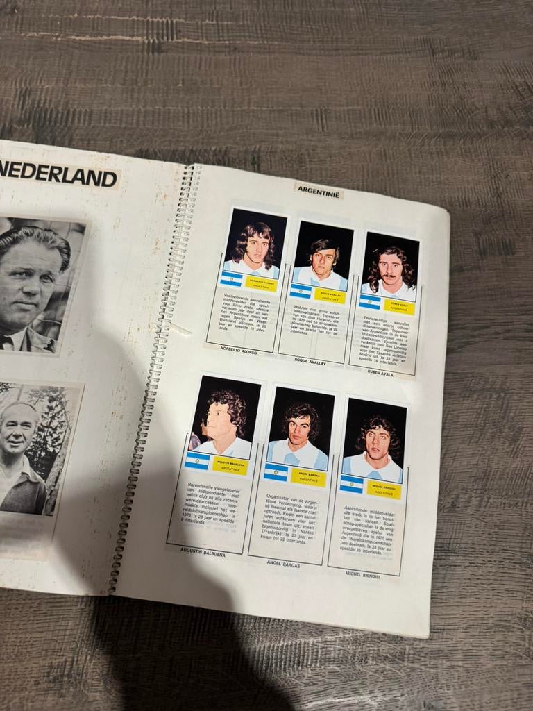 Wk 1974 Sticker Album, Hobby en Vrije tijd, Stickers en Plaatjes, Ophalen of Verzenden, Zo goed als nieuw, Meerdere plaatjes