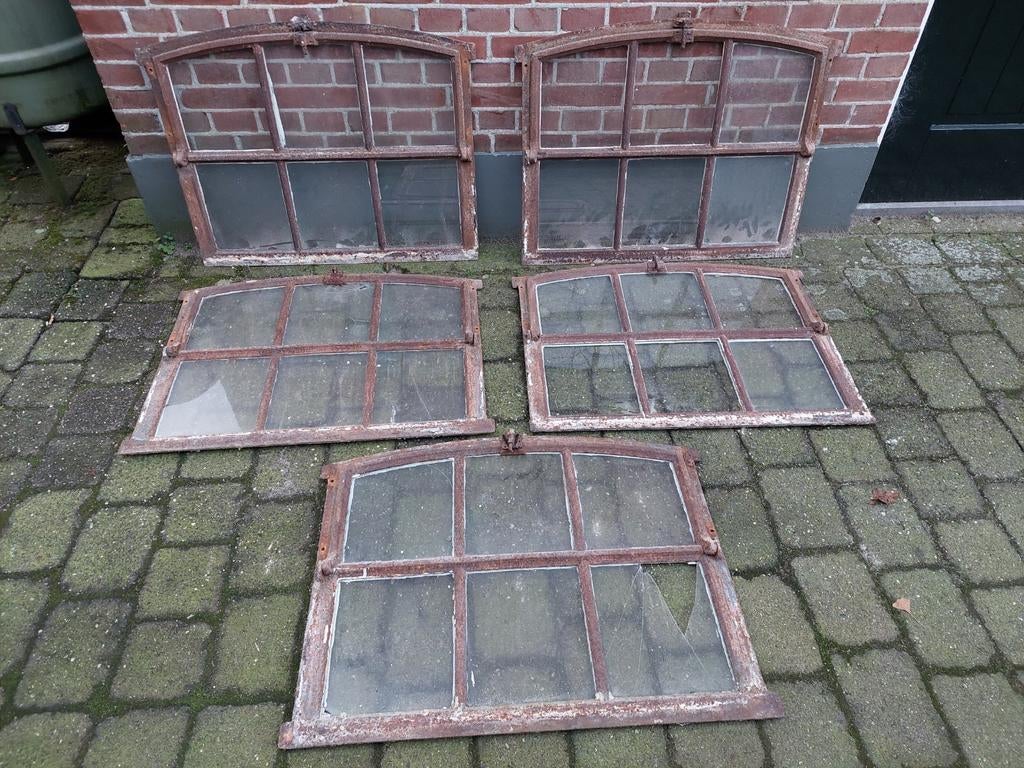 Twee zeer mooie deels te openen gietijzeren stalramen., Ophalen, Gebruikt, Minder dan 80 cm, Minder dan 80 cm