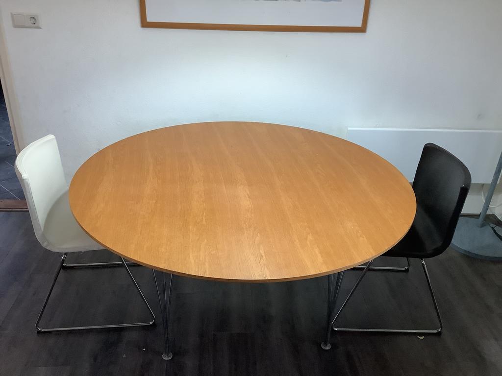 Ronde eettafel 145cm Fritz Hansen, Gebruikt, Ophalen of Verzenden, Vijf personen of meer, Modern