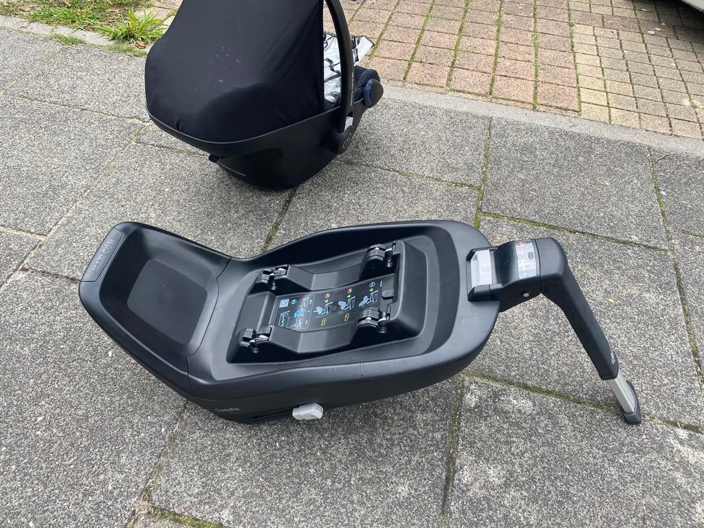 Maxi cose met base regenhoes, Ophalen, Zo goed als nieuw, Isofix, 0 t/m 13 kg