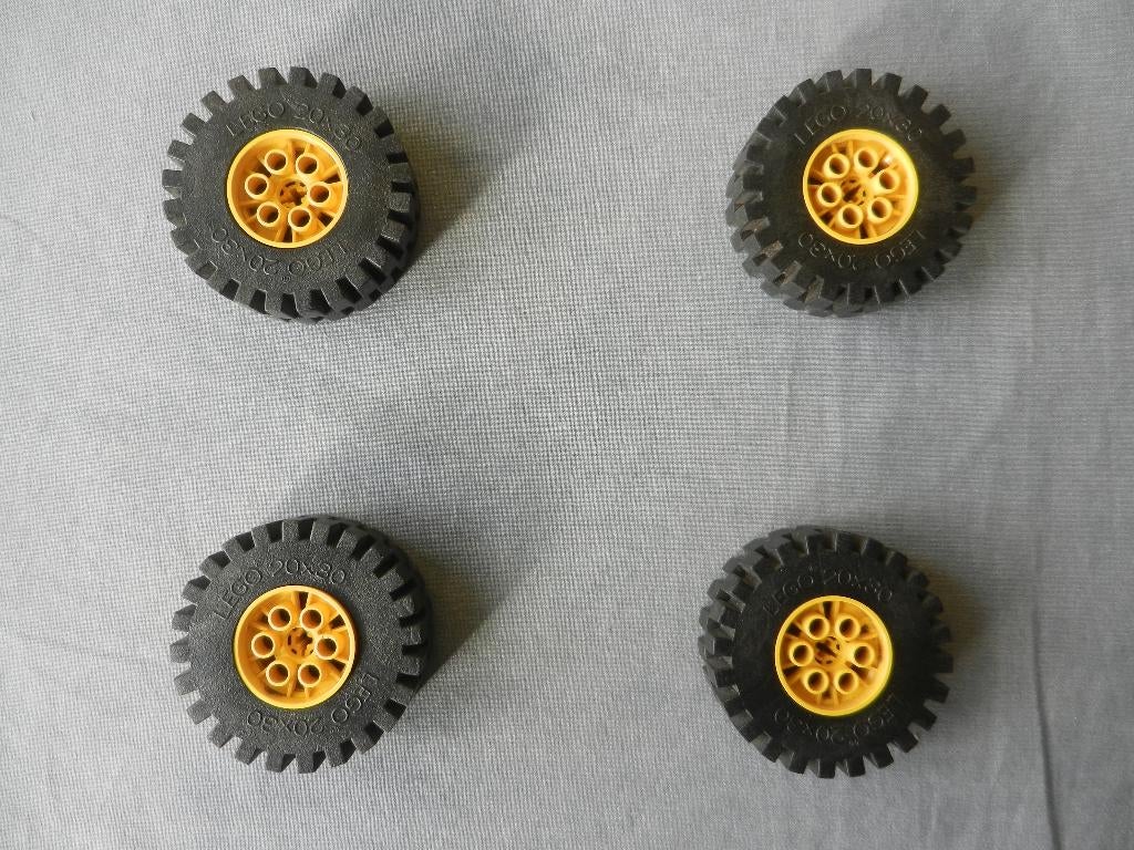 Lego Technic wielen 20 x 30 met gele velgen (4 stuks), Ophalen of Verzenden, Gebruikt