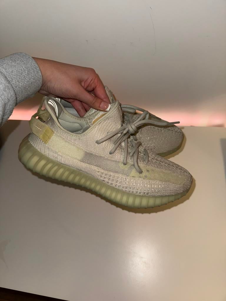 Adidas Yeezy Boost 350 V2 Light (GY3438), Kleding | Heren, Schoenen, Ophalen of Verzenden, Zo goed als nieuw, Overige kleuren