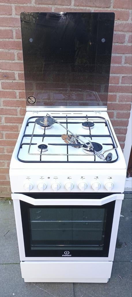Indesit 50cm breed vrijstaand 4-pits gasfornuis I5GS1G(W)/NL, Gebruikt, Verzenden, ., Grill