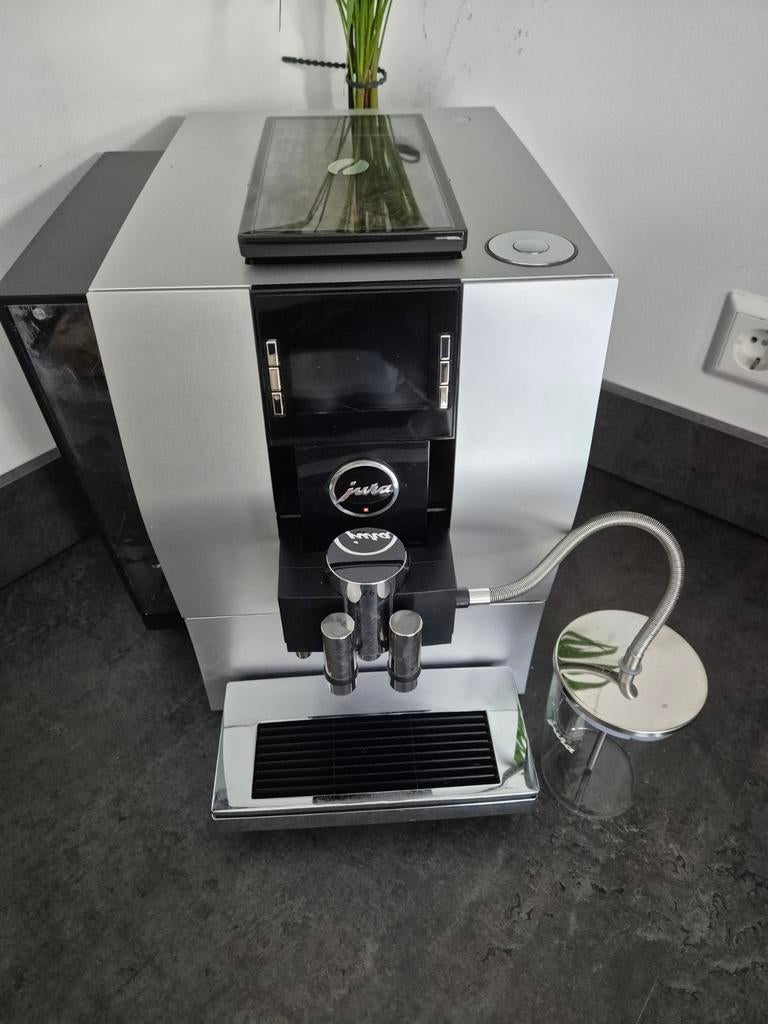 Jura Z6 Koffiemachine - Inclusief Melkkan & Schoonmaakset, Ophalen, Afneembaar waterreservoir, Gebruikt, Koffiemachine