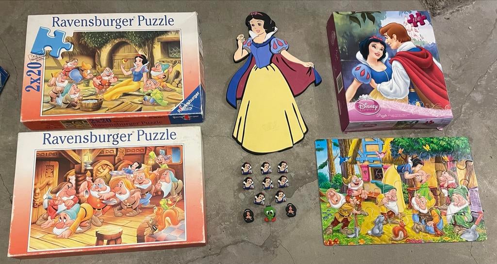 Sneeuwwitje 4 complete Puzzels 8 crocs pins en 1 deco fun, Ophalen of Verzenden, Meer dan 50 stukjes, Gebruikt, 4 tot 6 jaar