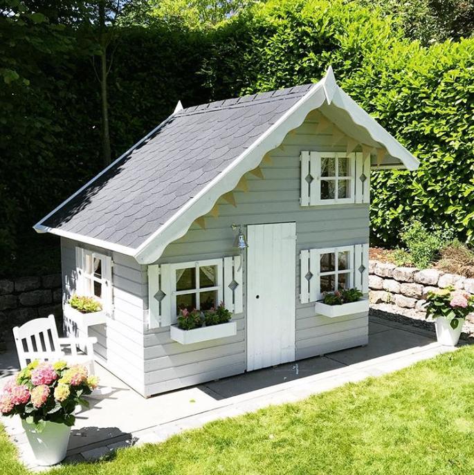 Speelhuisje buiten | Op voorraad | 16mm dikke wanden | Leeuw, Groenestraat 34, 6669DS Dodewaard, Mail@wellestuinhout.nl, Nieuw