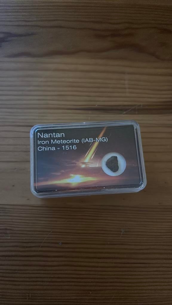 Meteoriet 1516 china met certificaat 0,6g, Ophalen, Zilver